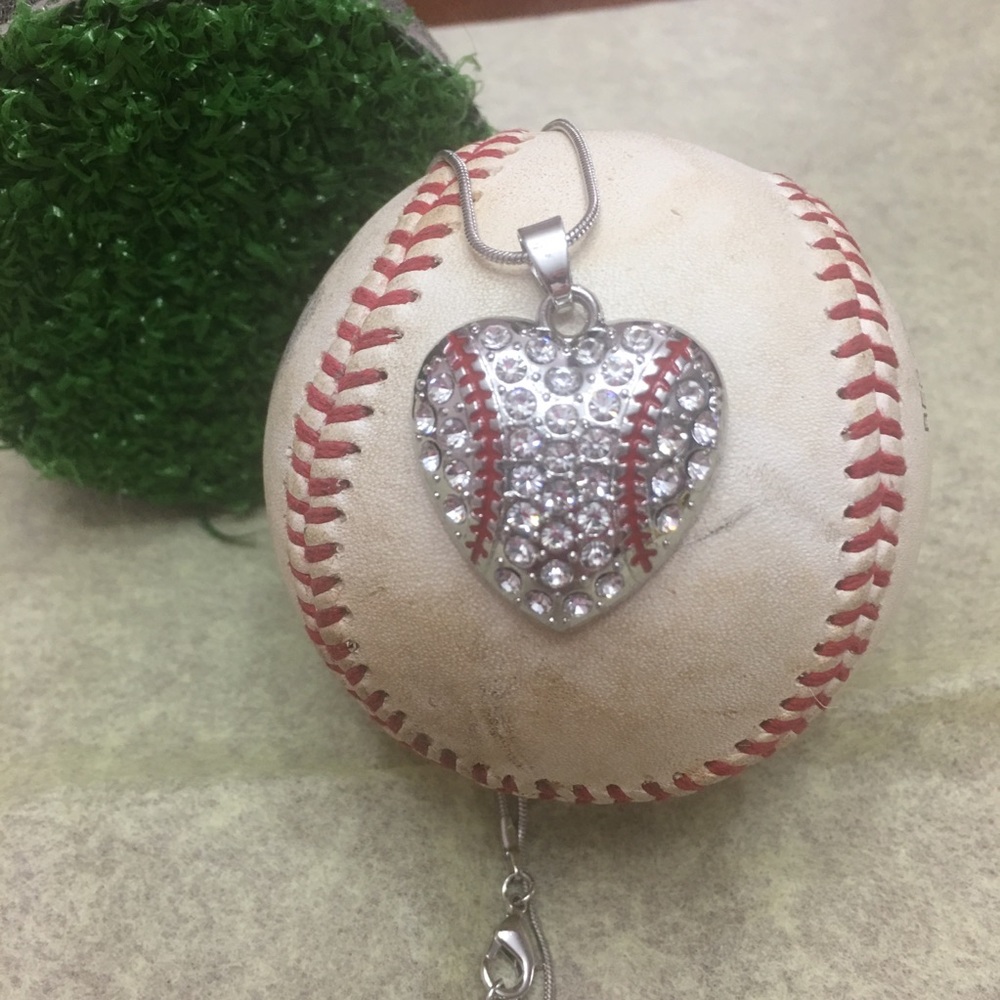(R3) Baseball Heart Necklace - Picture 5 of 8